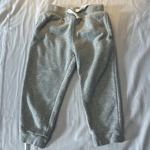 GAP and The Children's Place - 2 piece toddler outfit/set. Size 2 - Picture 4 of 5